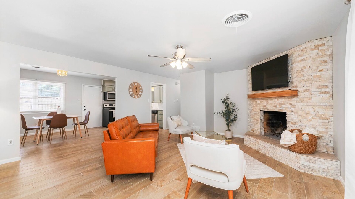 Lubbock House | Self Check-in #2 - Full Kitchen - Modern Design - Central