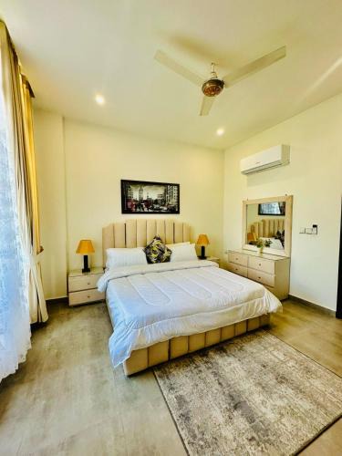Islamabad Apartment | Self-Checkin 1 Bed SkyParkOne Gulberg Greens Islamabad