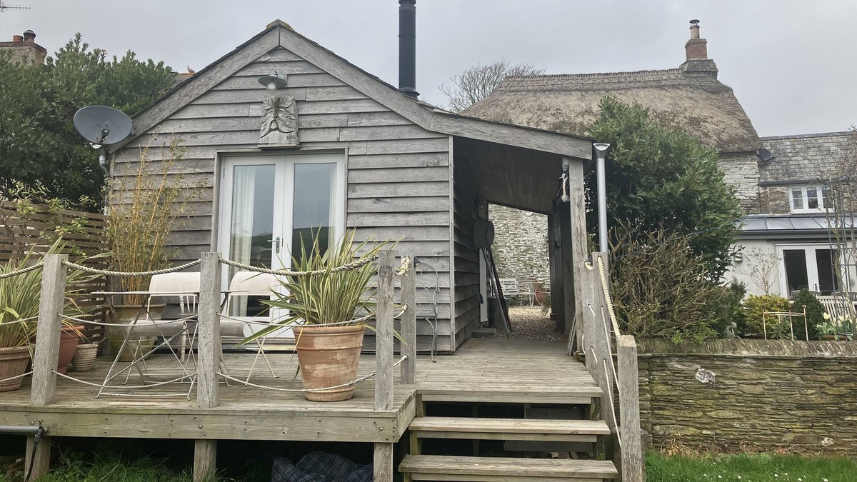 South Milton Cabin | Self contained cosy Cabin