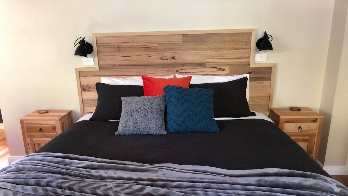 Mole Creek Apartment | Self-contained King suite, bath and shower, beautiful views, wood fire, Wifi