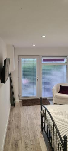 Saltdean House | Self contained room with ensuite and kitchenette and wifi