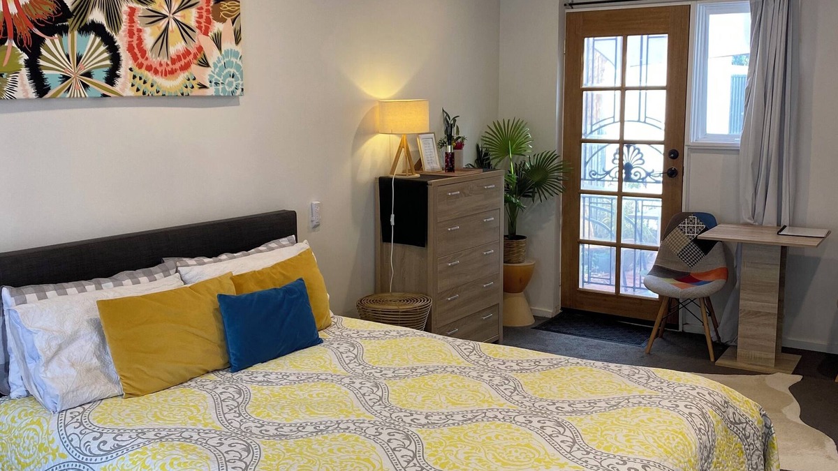 Lynbrook Bed & Breakfast | Self Contained Unit with Ensuite