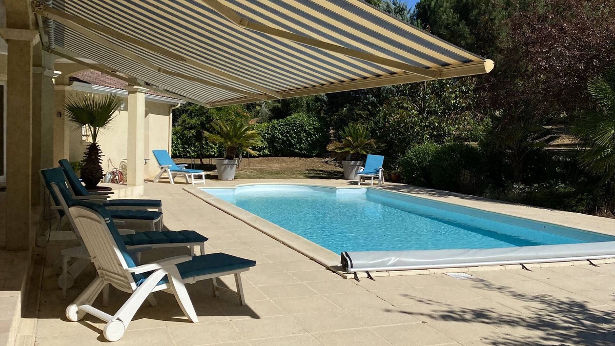 Salviac Villa | Self contained villa in Salviac, Lot. Sleeps 6 with private pool.