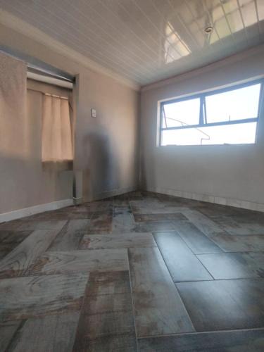 Greater Johannesburg Metropolitan Area Apartment | Self serviced cute and comfy nestled in the center of lenasia