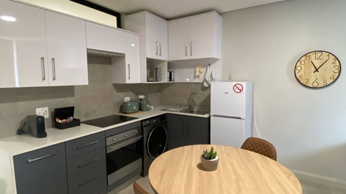 Summerstrand Apartment | Selfcatering apartment in Summerstrand featuring luxury amenities & free parking