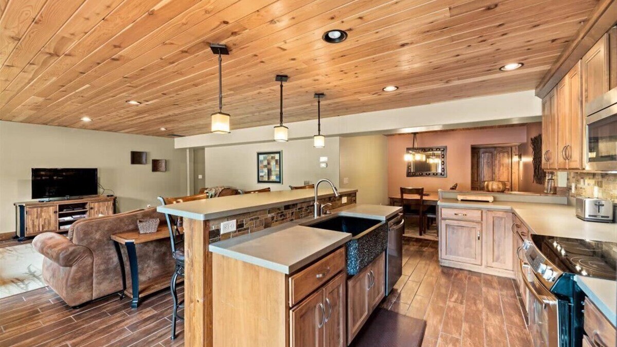 Coolin House | Selkirk Lodge at Cavanaugh's