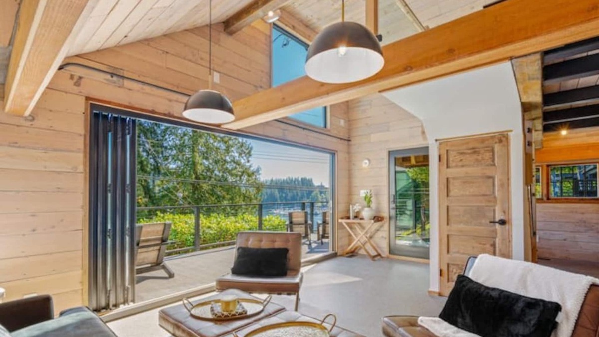 District of North Vancouver Cabin | Selling Panorama