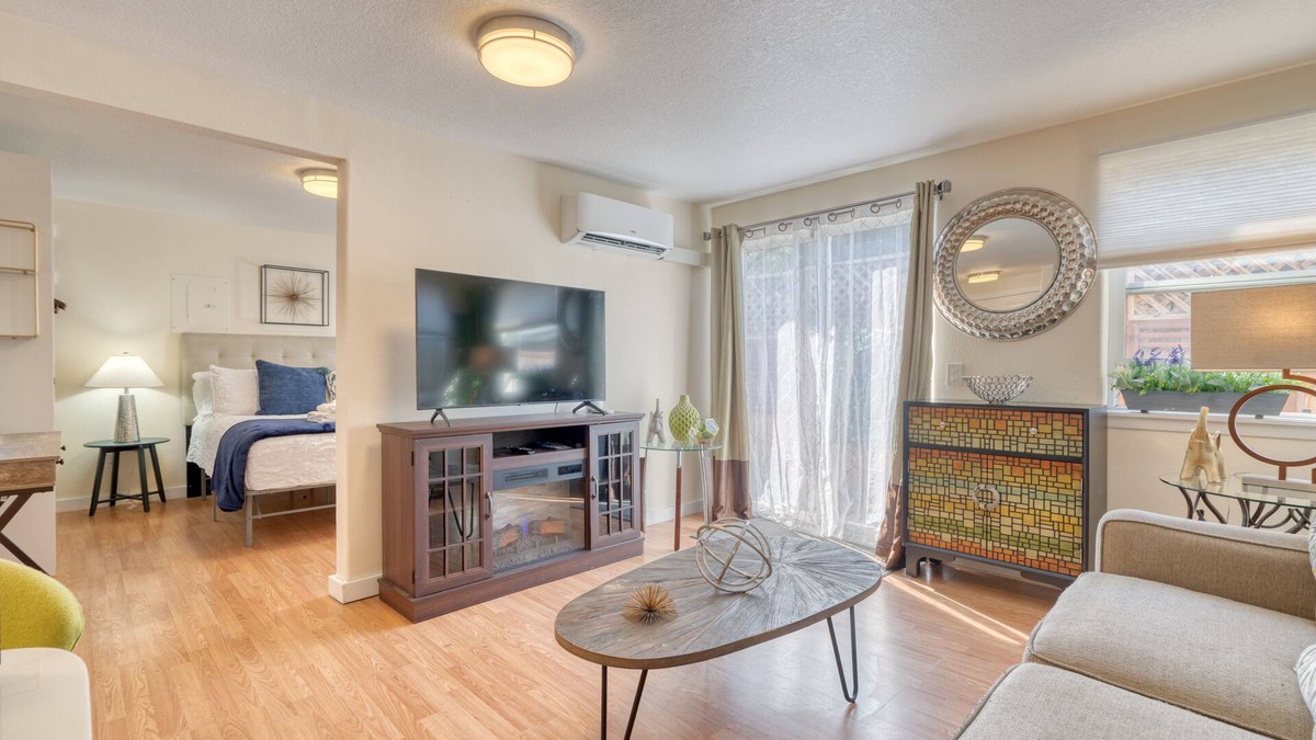 Sellwood-Moreland Apartment | Sellwood Comfortable Suite Wifi/Parking, Portland