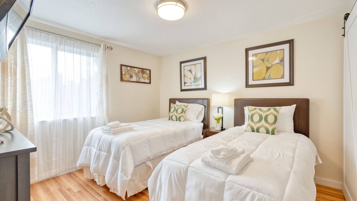 Sellwood-Moreland Apartment | Sellwood Spacious Apt./WiFi