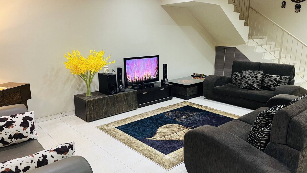 Seremban House | Semi - D HomeStay Seremban 2