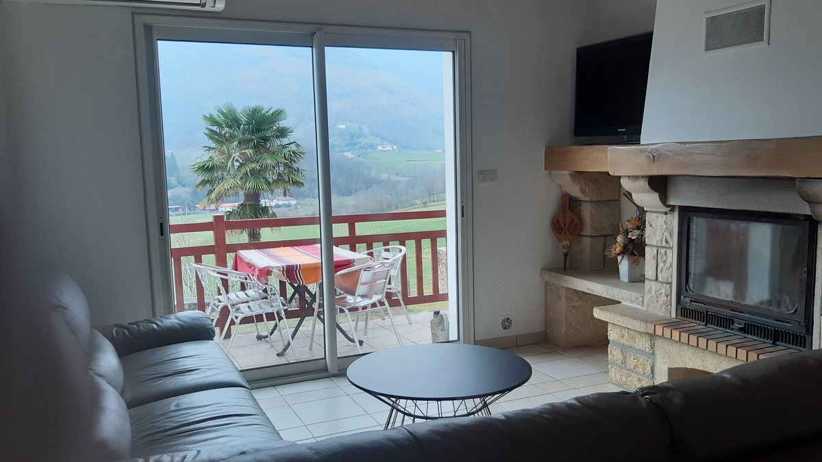 Itxassou Cottage | SEMI-DETACHED GITE SLEEPS 12