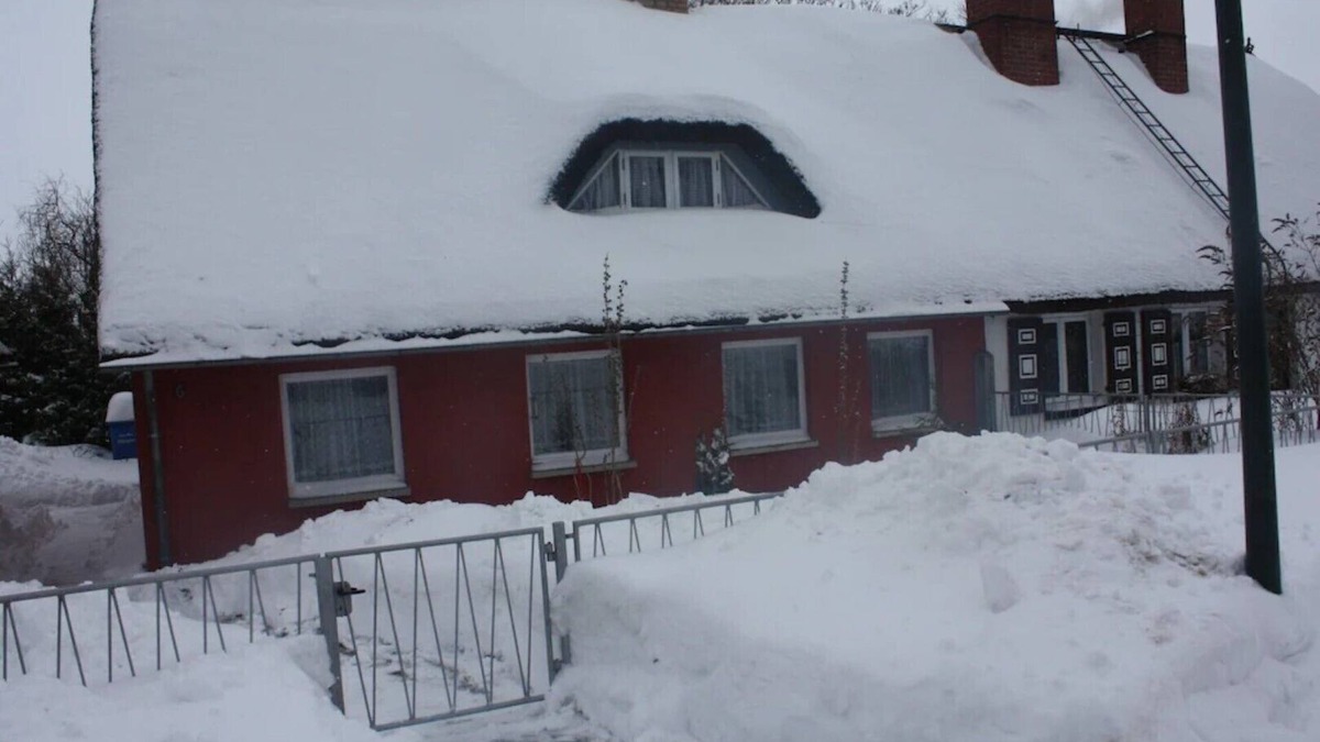 Born auf dem Darss House | Semi-detached house with fireplace near the Bodden, central but quiet location