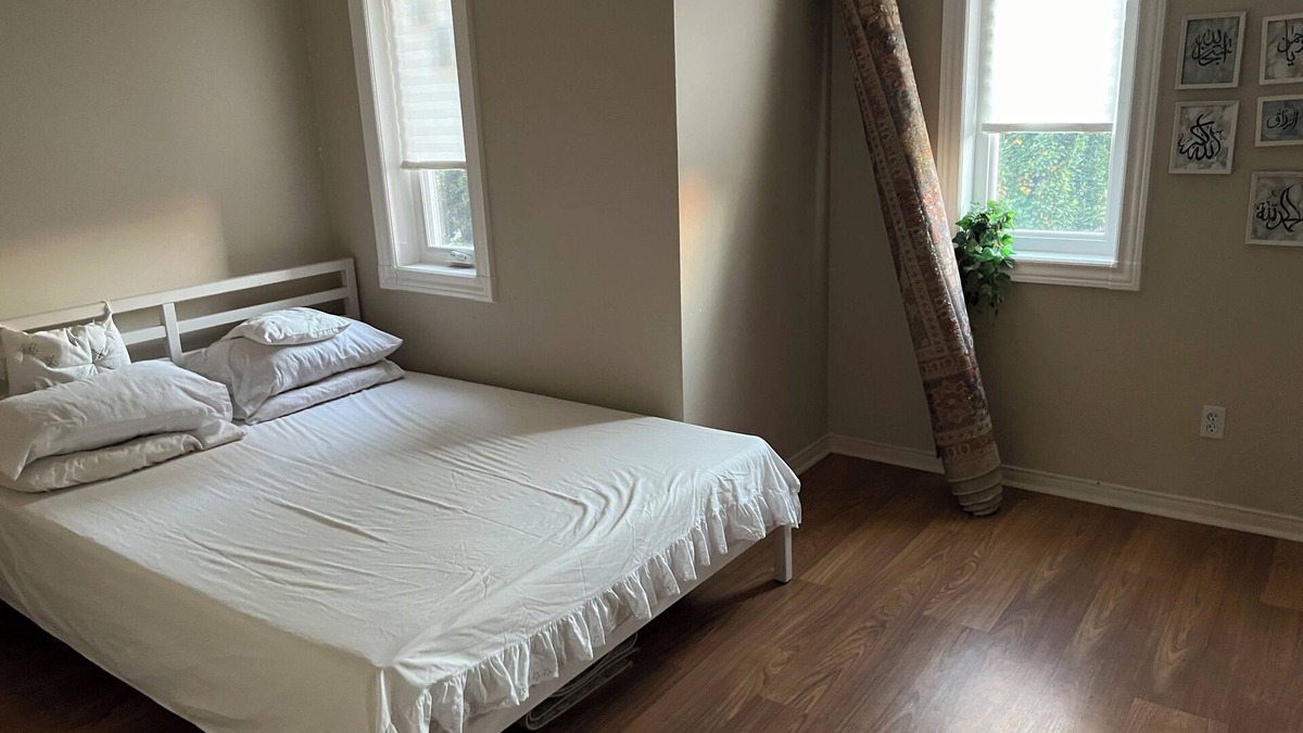 Churchill Meadows House | Semi house n3bedroom upstairs 2 bathroom nOne bedroom bathroom in the basement