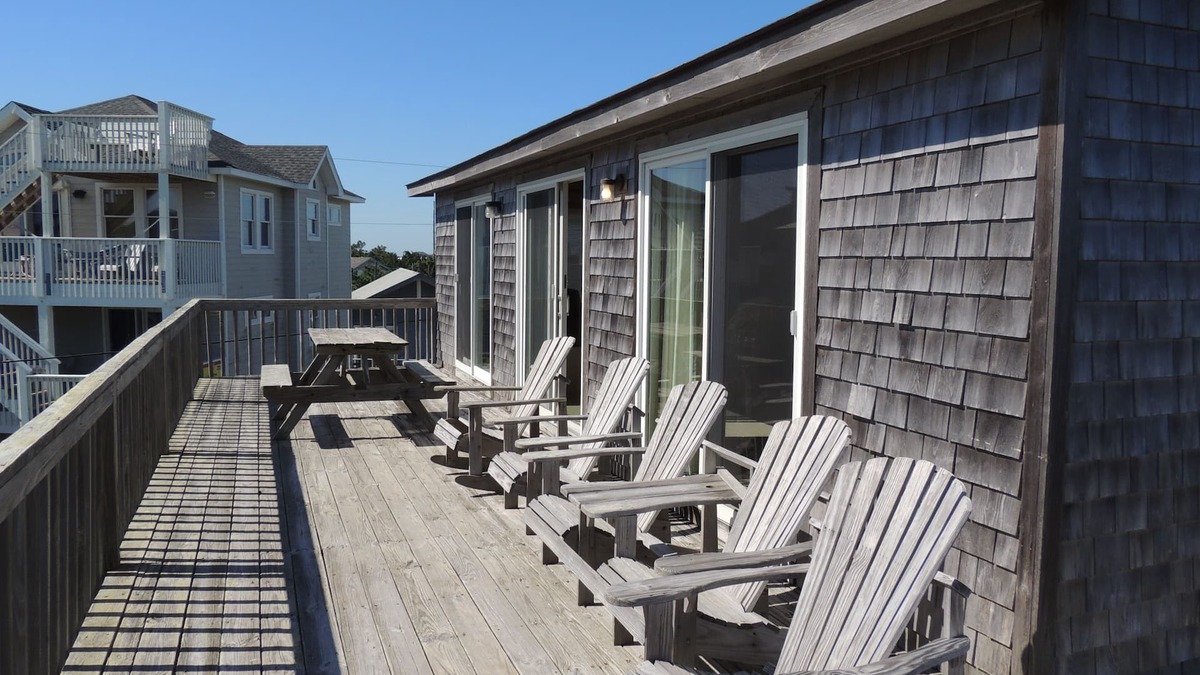 Avon Cottage | SEMI OCEAN FRONT 5 BEDROOM COTTAGE HAS OCEAN VIEW FROM NEW TOP DECK!