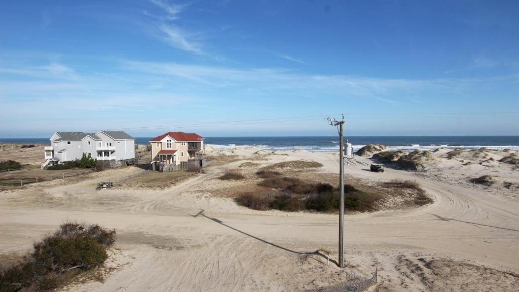 Carova Beach House | Semi-Oceanfront, Wild Horses, Hot Tub, Ocean Views! 4x2000, Sandfiddler Inn