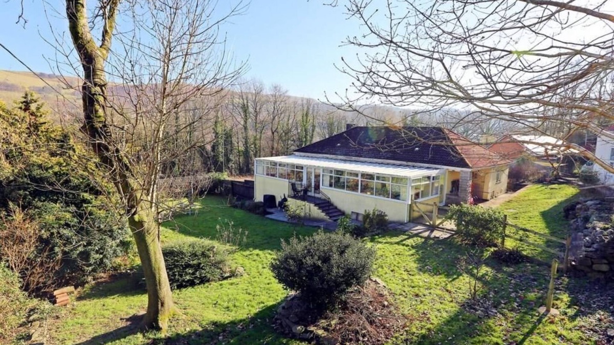 Pontypridd House | Semi Rural, quirky and spacious, with games room/conservatory and large garden.