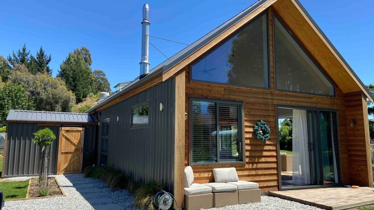Wanaka House | Semi Self-Sufficient, Pet and Family Paradise