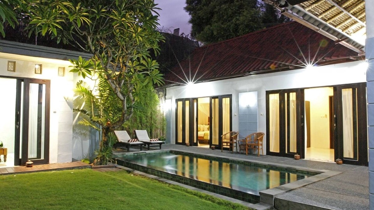 Dyanapura Villa | Seminyak 3 Bedroom Pool Villa, Housekeeping Staff