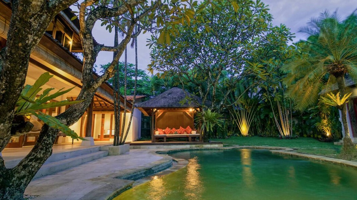 Dyanapura Villa | SEMINYAK 7 BEDROOM/9 BEDS, GREAT VALUE