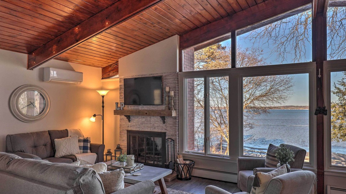 Seneca Falls Cottage | Seneca Falls Cottage on Cayuga Lake Wine Trail!