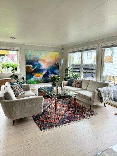 Bodo Villa | Sentrumsnær og tilbaketrukket villa!
