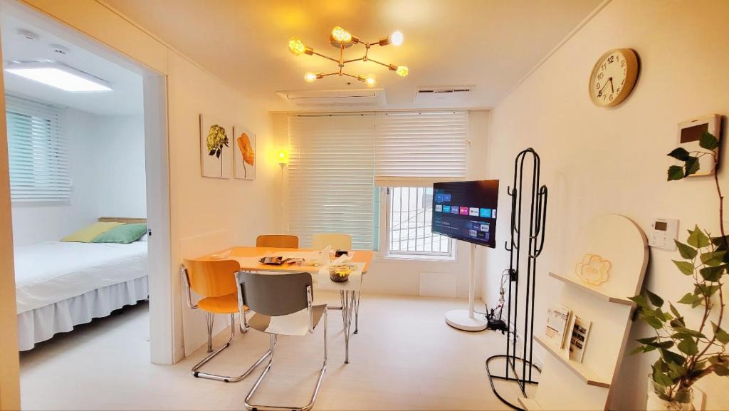 Cheongpa-dong Apartment | Seoul Station Joey House
