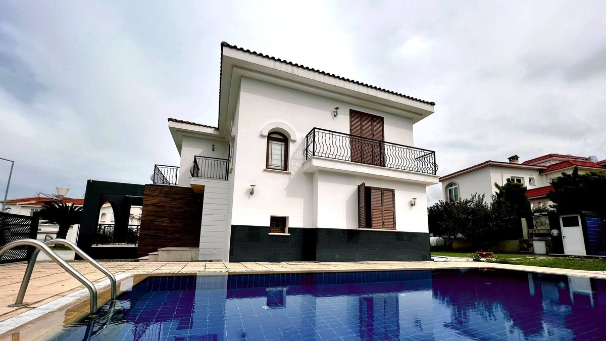 Yenisehir Apartment | Separate Villa with Pool and Garden in Bellapais