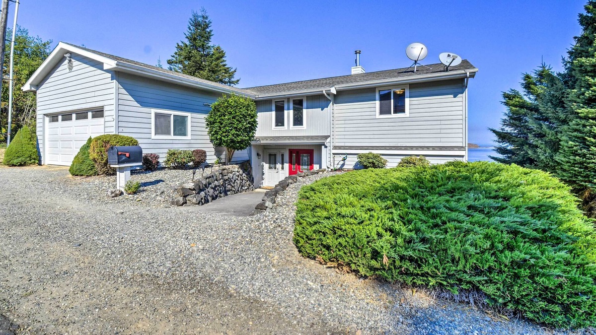 Diamond Point Apartment | Sequim Retreat w/ Views of Protection Island!