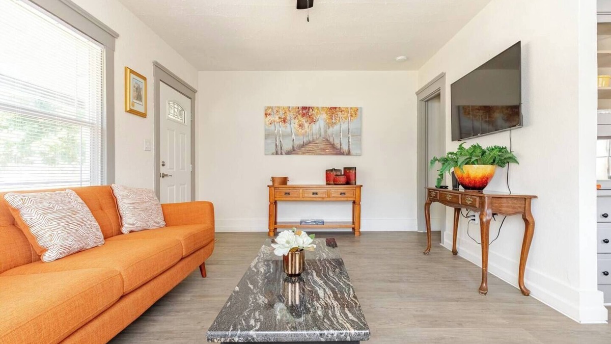 Visalia House | Sequoia/Kaweah Hospital Duplex 1/2