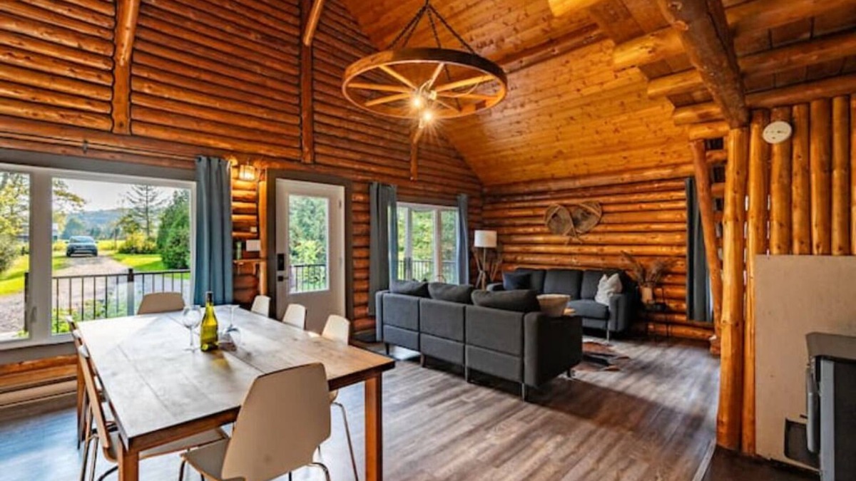 Saint-Leonard-de-Portneuf Cabin | Serene Log Getaway Near Trails w/Outdoor Hot Tub
