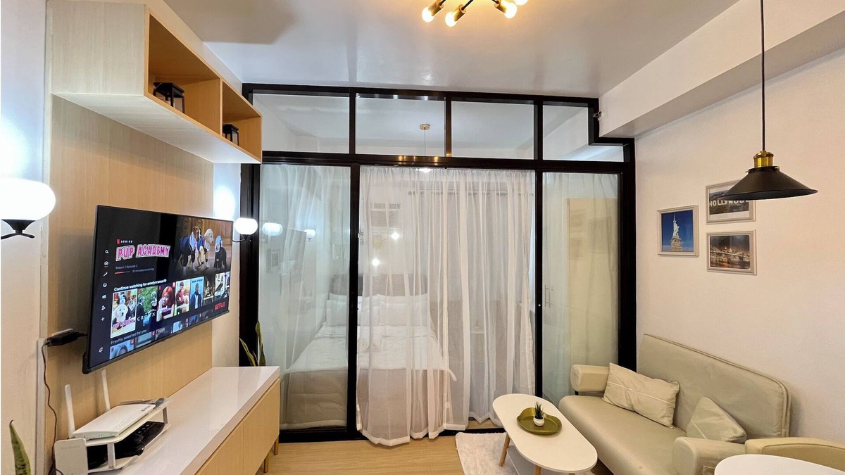 Diliman Condo | Serendipity Suite Getaway with a Relaxing Pool View in the Heart of Quezon City