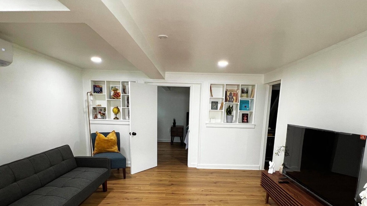 North Bergen House | Serene 2 bdr 3 bed Home! 15 Mins! from NYC