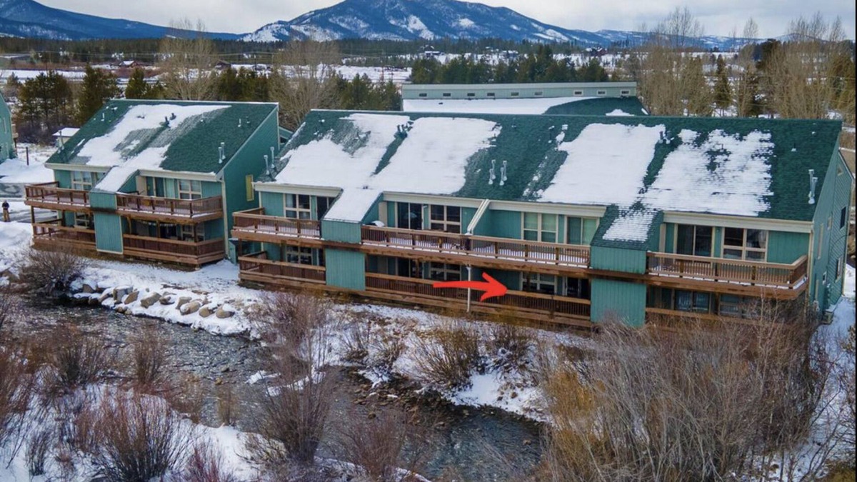 Fraser Apartment | Serene 2 Bedroom Directly on the Fraser River with Mountain Views!