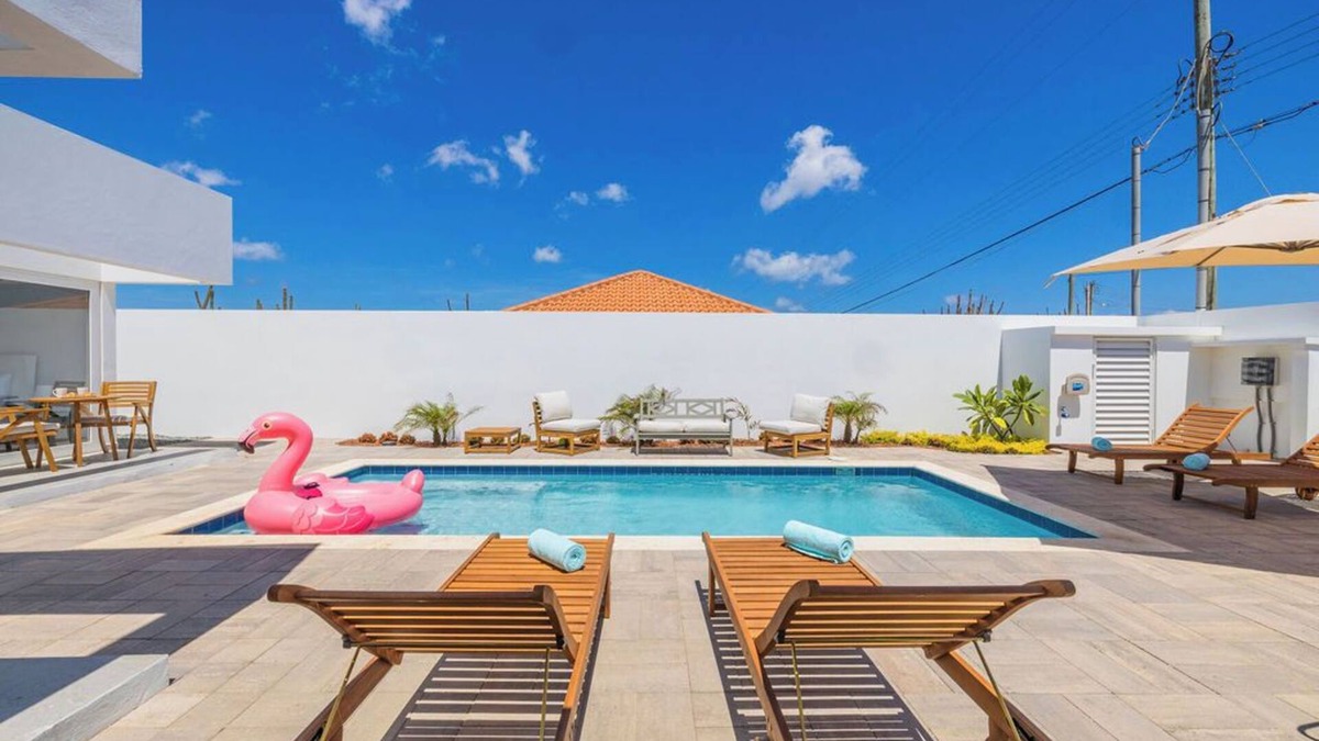 Sabana Liber Villa | Serene "2 in 1" Oasis ~ 2 Pools ~ King Beds ~ BBQ!