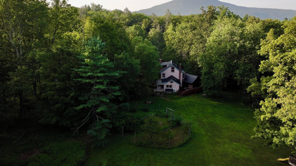 Willow Other | Serene 3-bedroom farmhouse in Willow