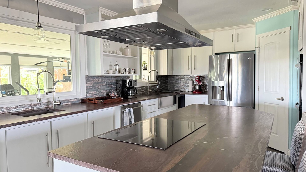Tri-Cities House | Serene 3BR Retreat, includs Chef’s Kitchen Office Gym Quiet River Glimpse