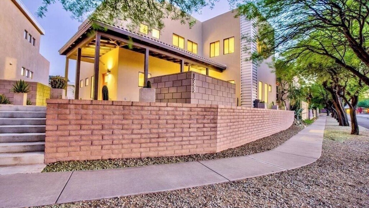 Civano House | Serene 3BR Tree-Lined Modern Retreat