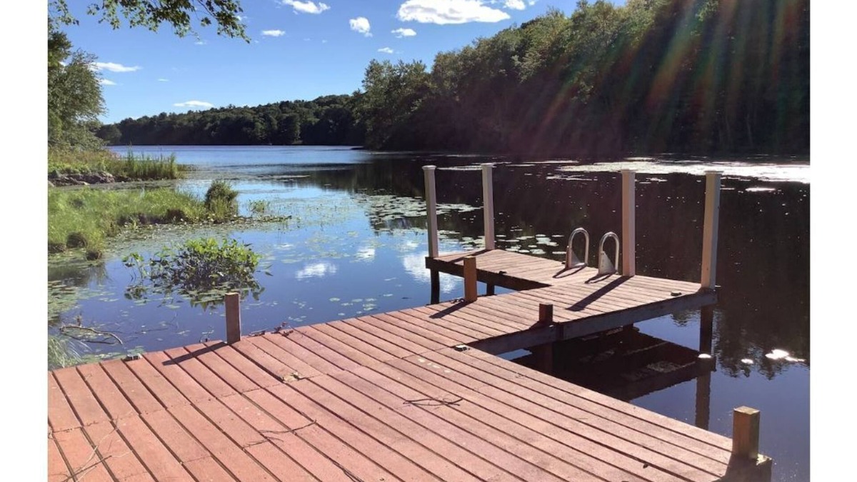 Woodstock House | Serene 4-acre estate on private lake with hot tub