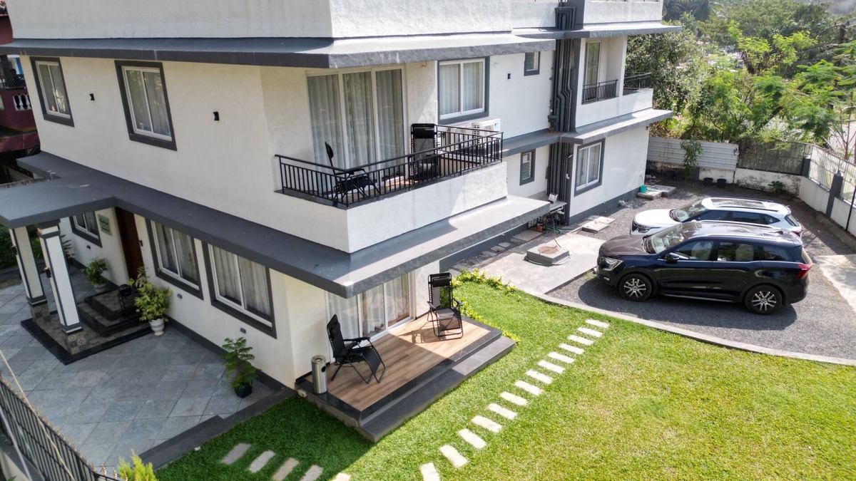 Alto de Porvorim House | Serene 4 Bedroom Private Villa with Pvt-parking and lawns Hosted by- TGH