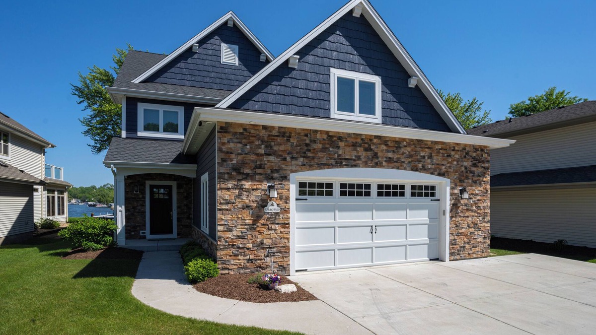 Colgate House | Serene 4-bedroom Lake House in Pewaukee-Hot Tub!