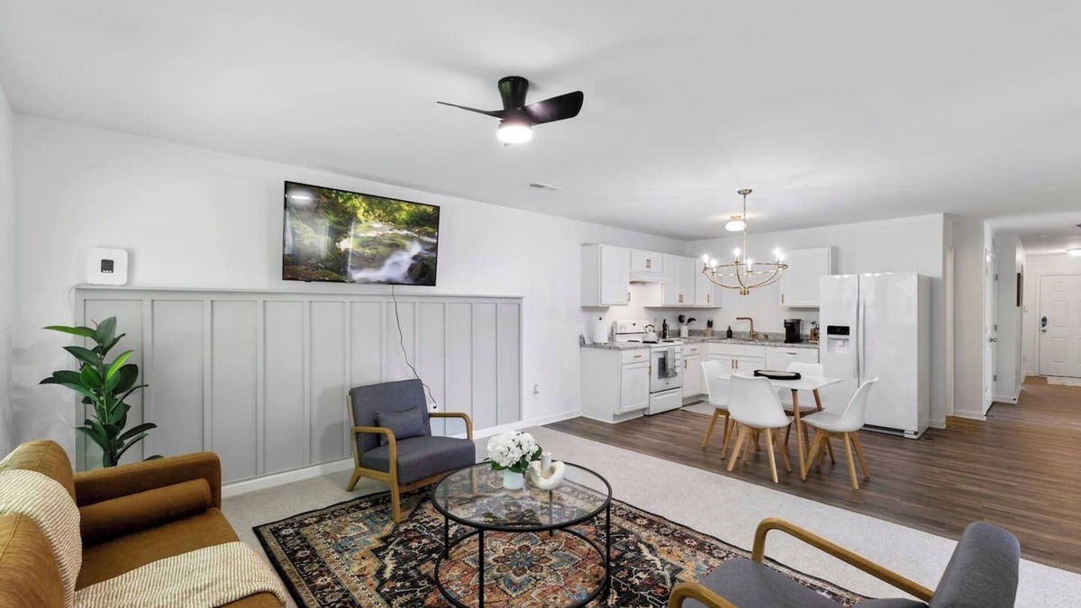 Burlington House | Serene 4BR Ranch near ELON UNI - Sleeps 8!