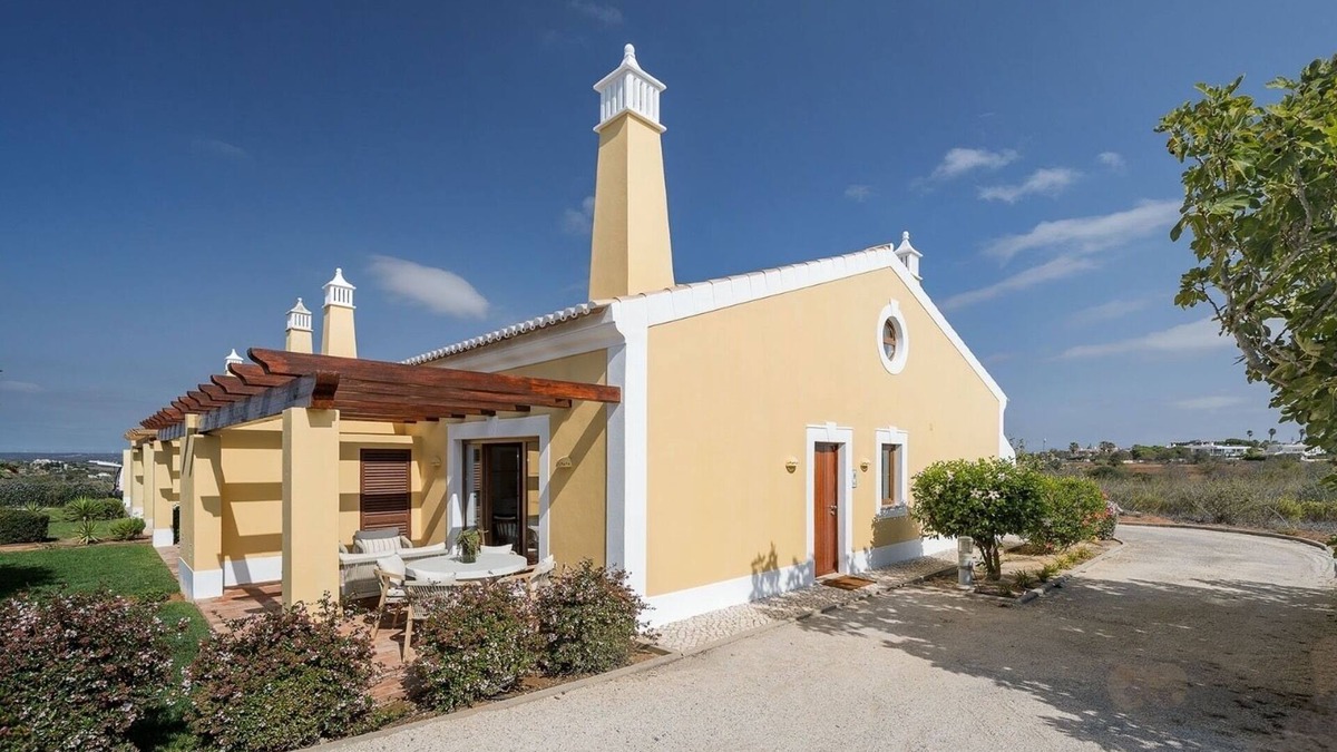 Praia da Luz Villa | Serene Algarve 2 bdr Villa with Ocean-View Shared Pool in Lovely Luz near Lagos