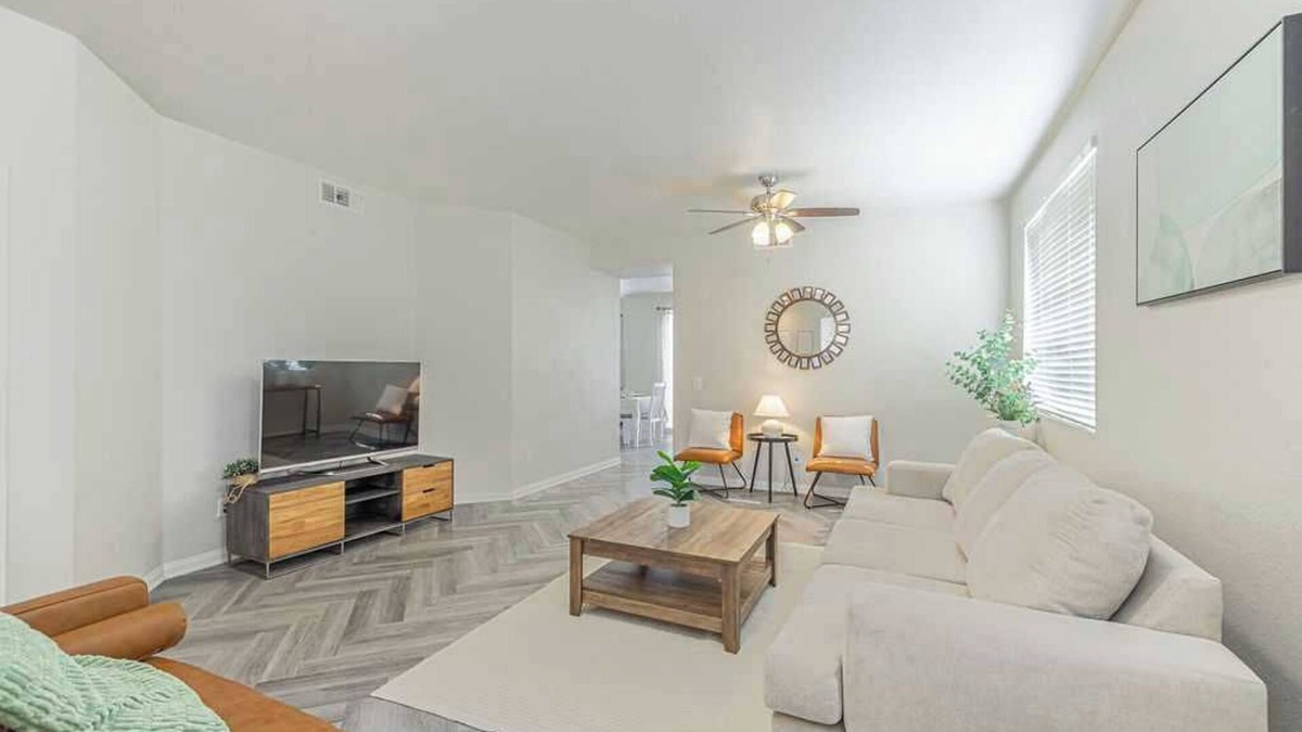 Palmdale House | Serene and Elegant Estate On Racquet Ln #42183