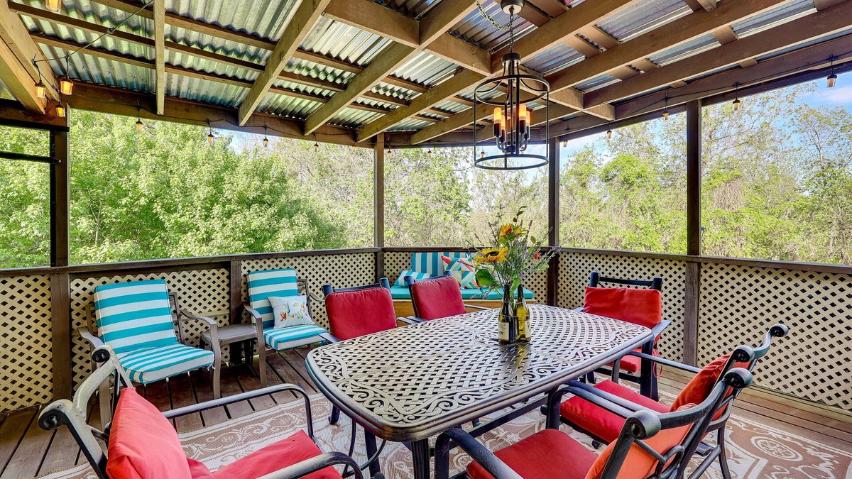 Rambo Riviera House | Serene Beaver Lake Getaway w/ Covered Porch!