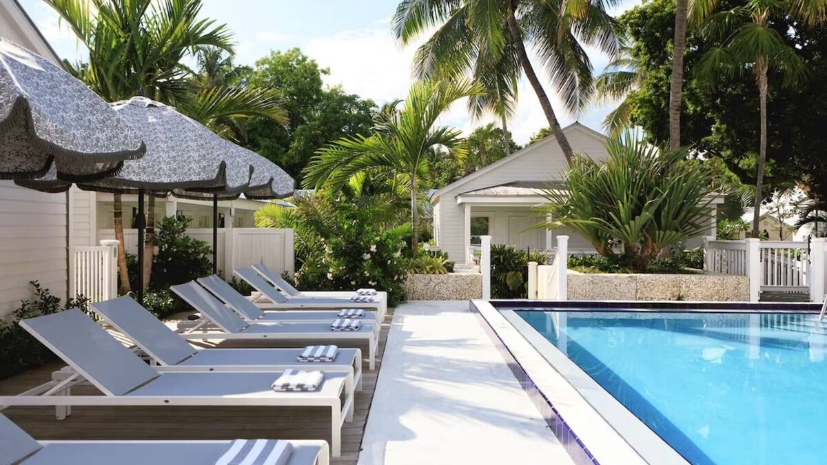 Old Town Hotel | Serene Bungalow with Outdoor Pool Access | Free Breakfast Onsite!