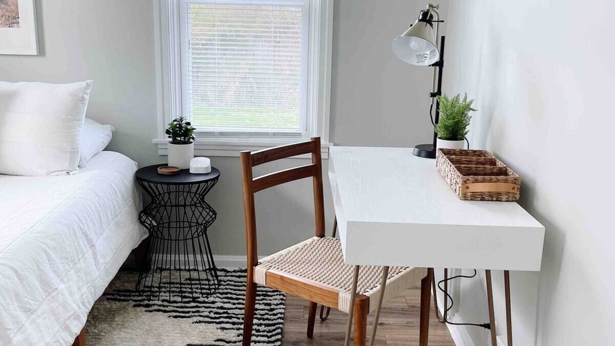Evansville House | Serene bungalow with AC, Bathtub & Modern Amenities in Evansville