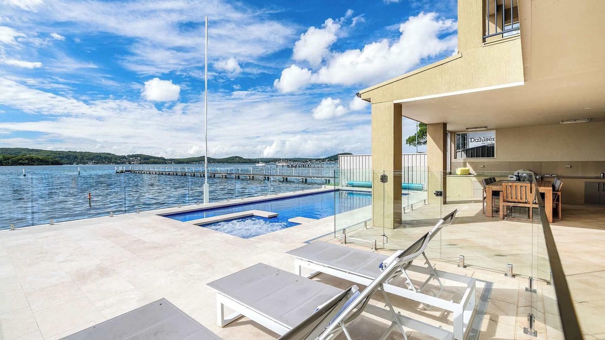 Point Clare House | Serene By Coast Hosting