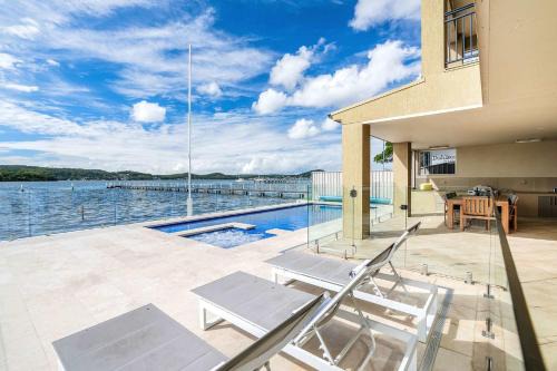 Point Clare House | Serene By Coast Hosting