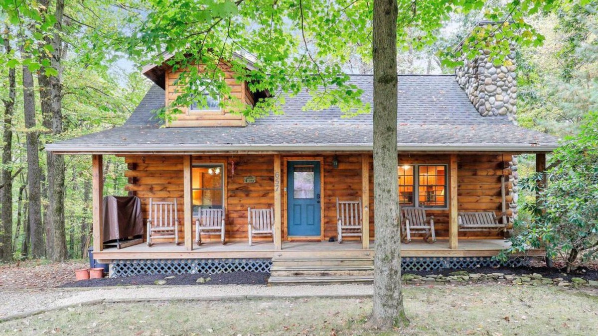 Apple Valley Cabin | Serene cabin at Apple Valley Lake