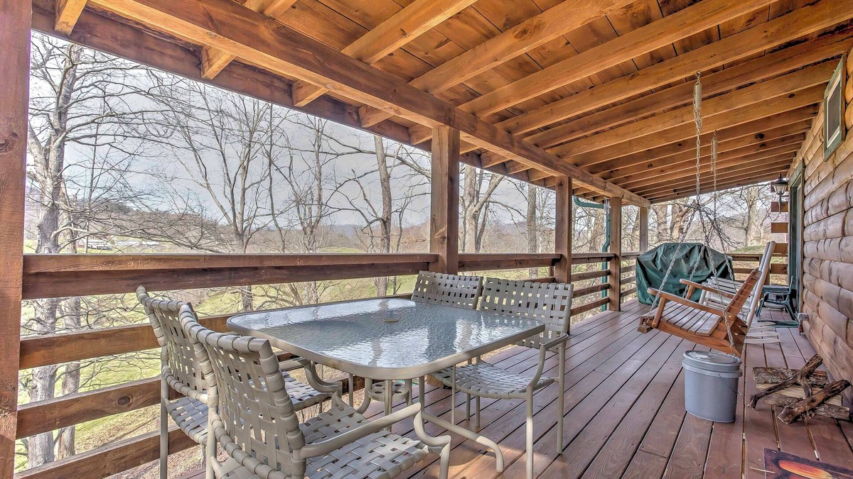 Waynesville Cottage | Serene Cabin in the Smokies w/2 Decks & Hot Tub!